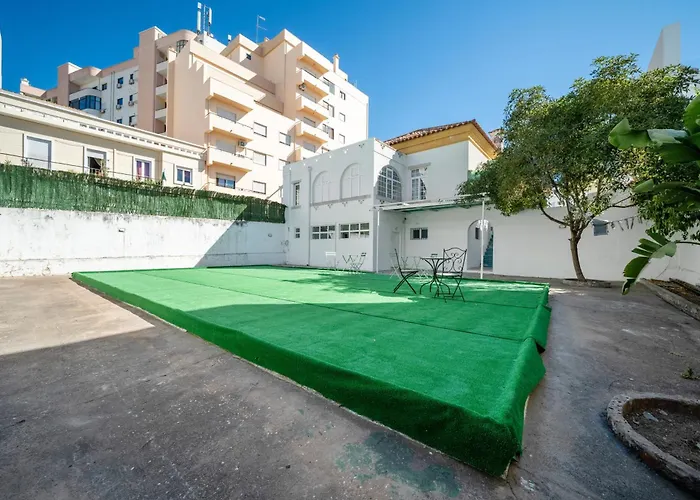 Hostel Plaza &
