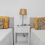 Plaza & Hostal *