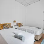 Plaza & Hostal *